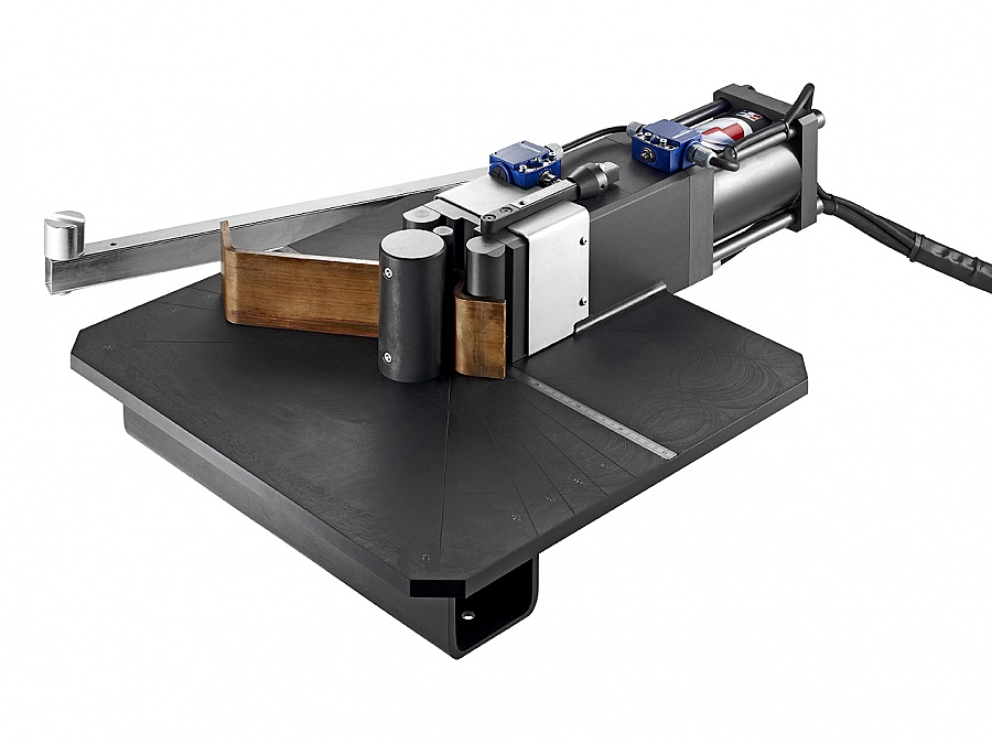 Speciale hydraulische buigmachine voor elektriciens en paneelbouwers, voor koperen staven van 160 mm